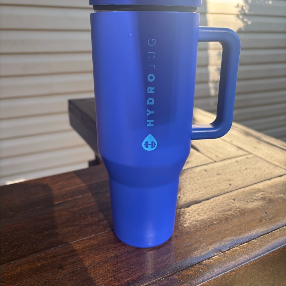 HydroJug Cobalt Blue 32 oz tumbler